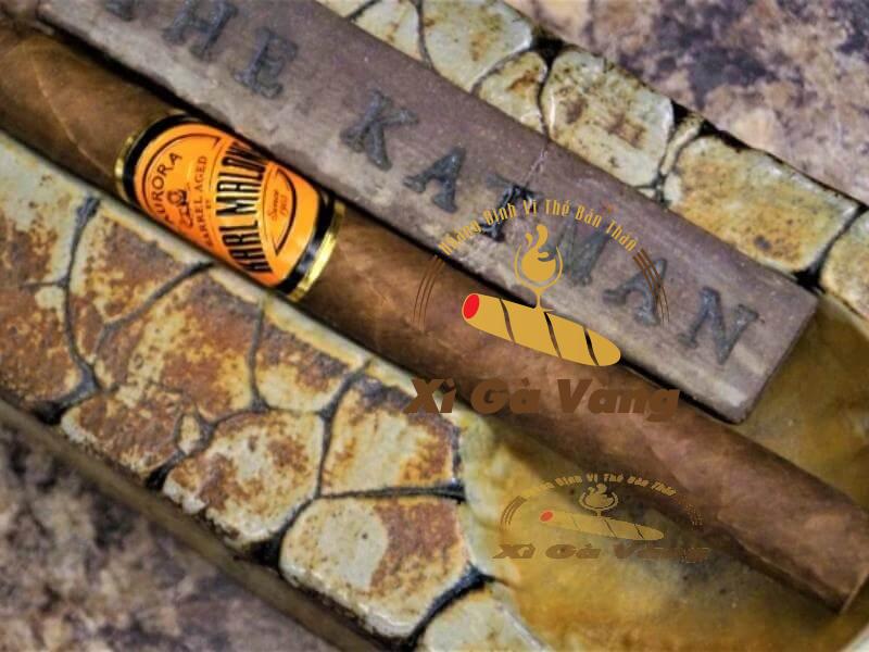 Cận cảnh điếu xì gà ủ rượu Rum ngon nhất Dominican